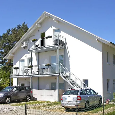 Appartementhaus, *