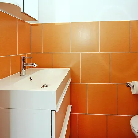 Appartementhaus, 치노비츠